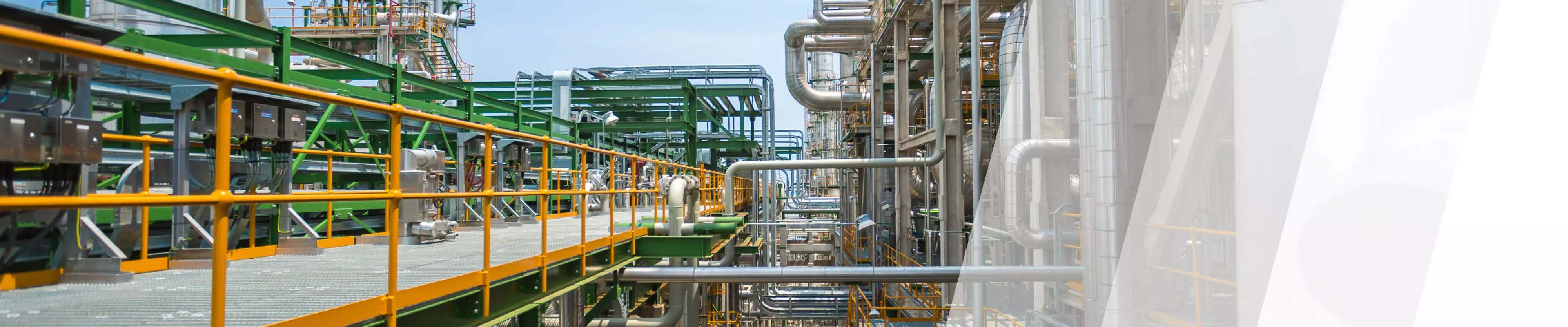 Chemieanlage mit Rohrleitungen