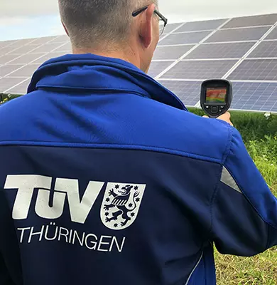Thermografische Messung an einer PV-Anlage durch TÜV Thüringen Sachverständigen