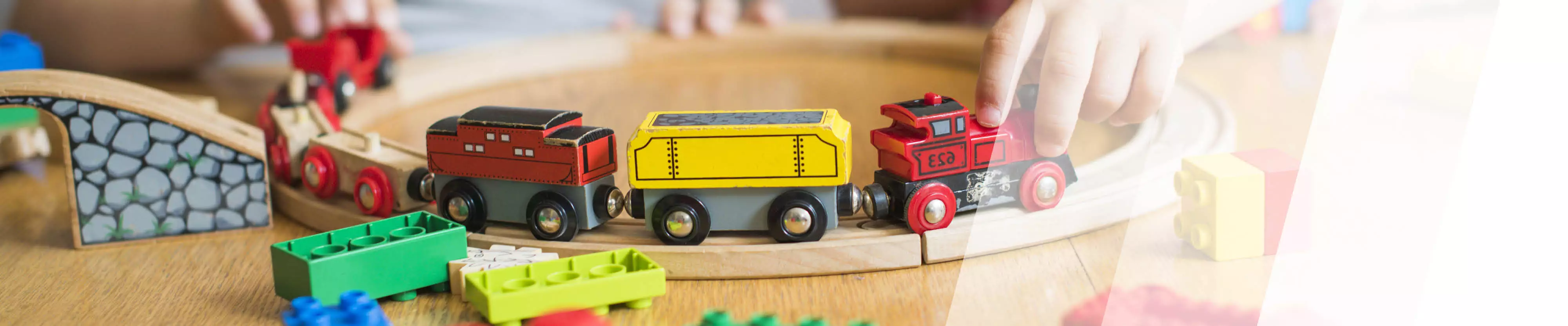 Kinder Holzspieleisenbahn