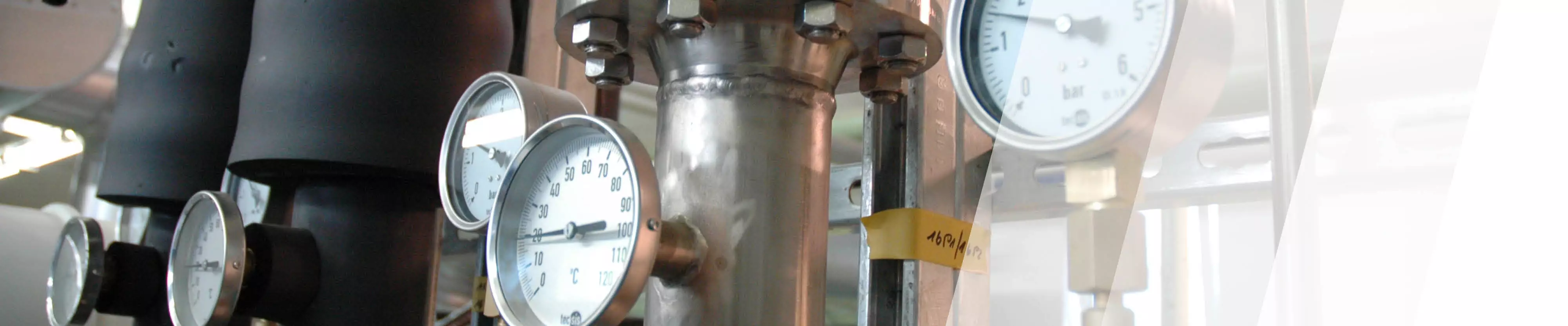 Manometer an Rohrleitungen