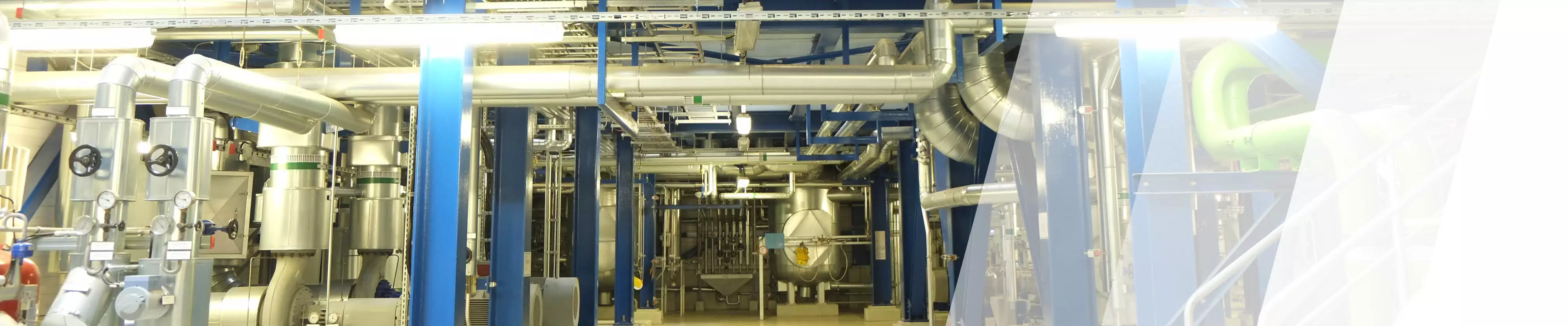 Rohrleitungen in einem Kraftwerk