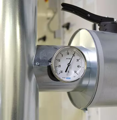 Temperaturmessgerät an einer Heiz-Kühl-Lüftungsanlage