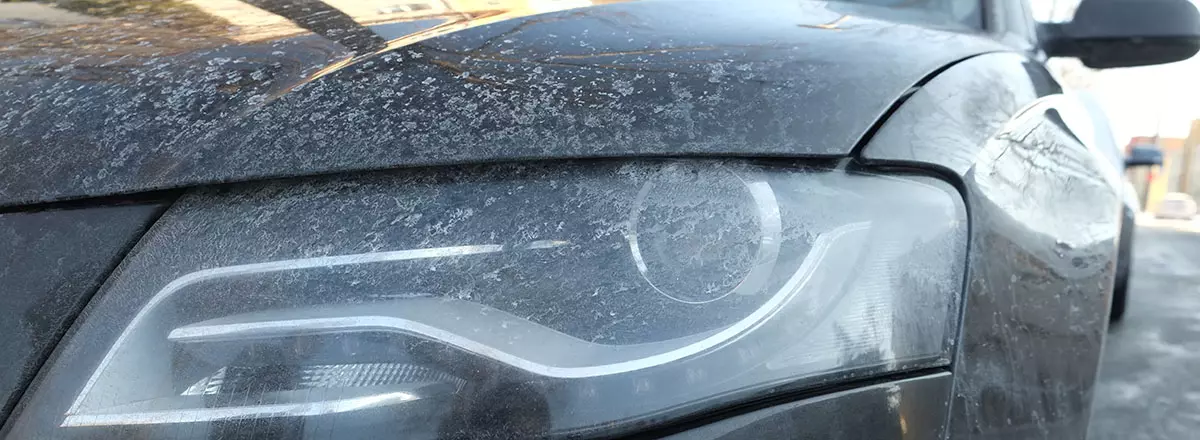 verschmutzter Frontscheinwerfer